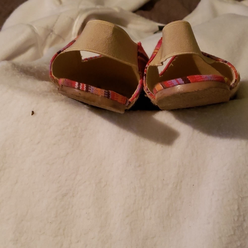 Shoes - Picture 3 of 4